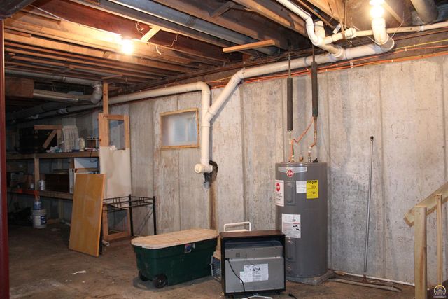 12279 S Docking RD, Burlingame, KS 66413