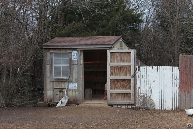 12279 S Docking RD, Burlingame, KS 66413