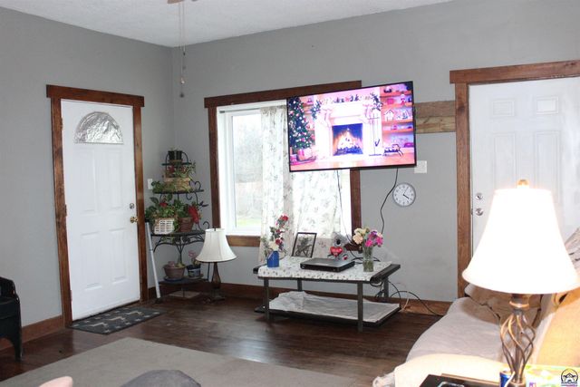 12279 S Docking RD, Burlingame, KS 66413