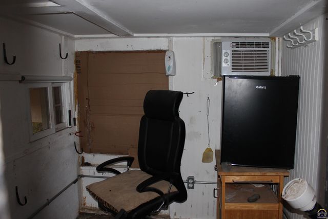 12279 S Docking RD, Burlingame, KS 66413