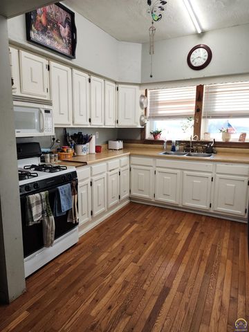 12279 S Docking RD, Burlingame, KS 66413