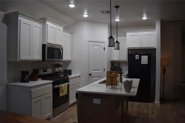 1021 Pacific Avenue, Newcastle, OK 73065