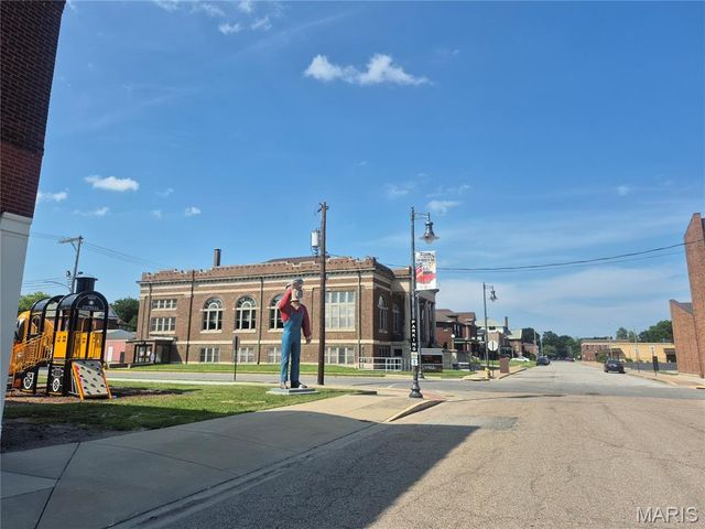 2057 Cleveland Boulevard, Granite City, IL 62040