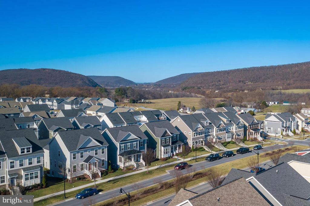 Image 6 of property listing at 1316 MONOCACY CROSSING PKWY, Brunswick, MD 21716