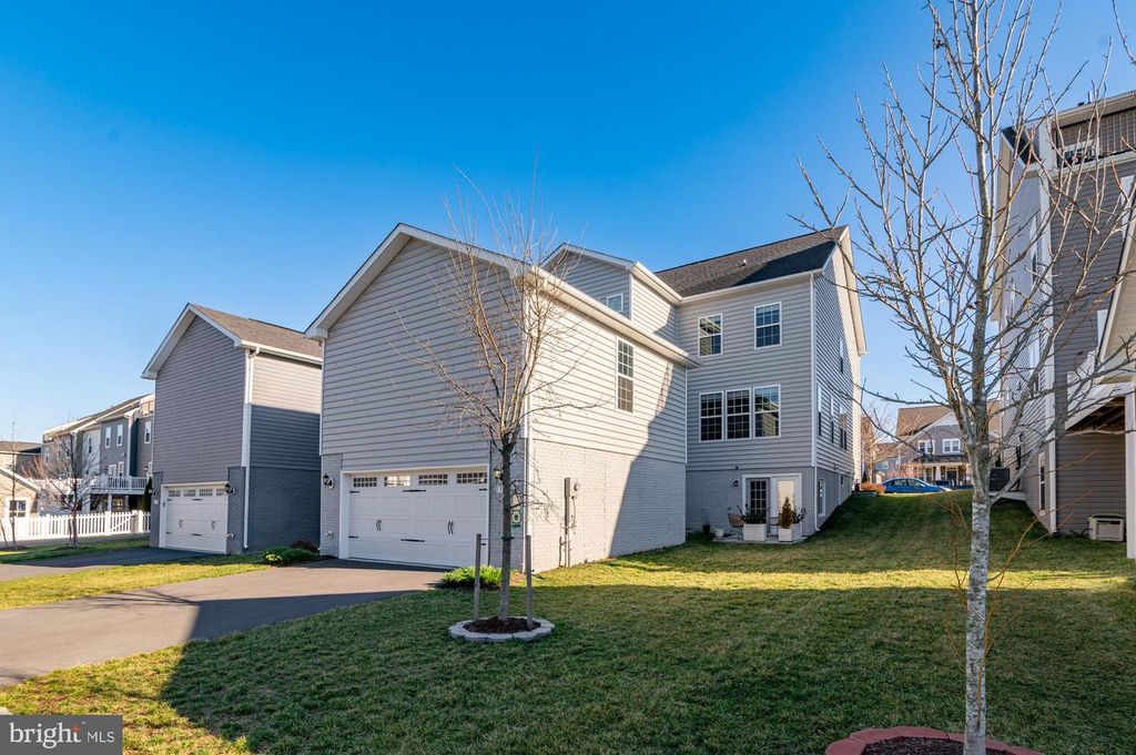 Image 60 of property listing at 1316 MONOCACY CROSSING PKWY, Brunswick, MD 21716