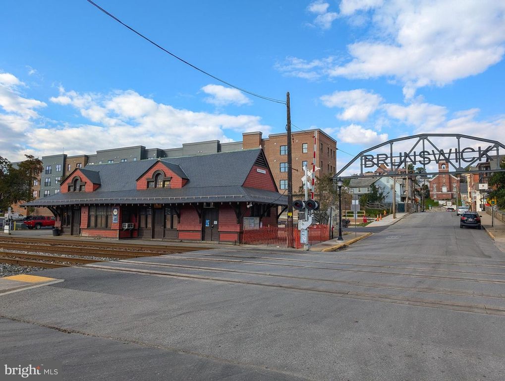 Image 81 of property listing at 1316 MONOCACY CROSSING PKWY, Brunswick, MD 21716