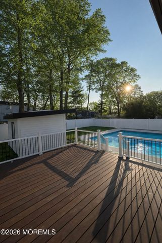 20 Roslyn Drive, Oakhurst, NJ 07755