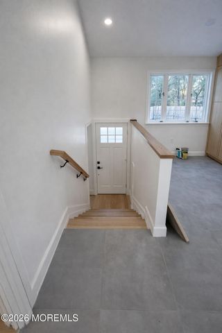 20 Roslyn Drive, Oakhurst, NJ 07755