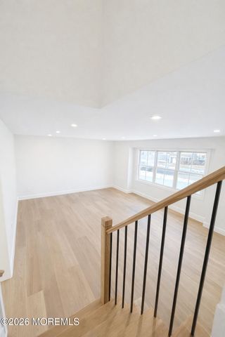 20 Roslyn Drive, Oakhurst, NJ 07755