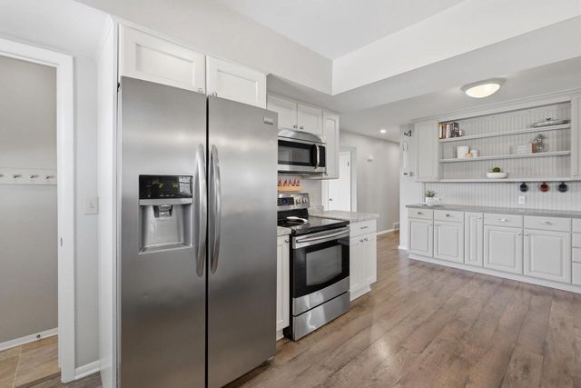 517 Hillcrest Drive, Waunakee, WI 53597