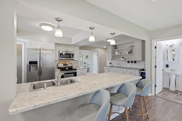 517 Hillcrest Drive, Waunakee, WI 53597