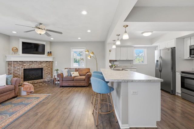 517 Hillcrest Drive, Waunakee, WI 53597