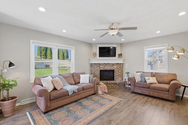 517 Hillcrest Drive, Waunakee, WI 53597