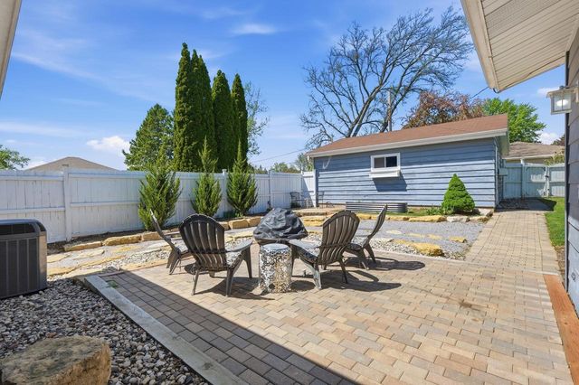 517 Hillcrest Drive, Waunakee, WI 53597