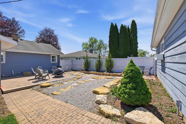 517 Hillcrest Drive, Waunakee, WI 53597