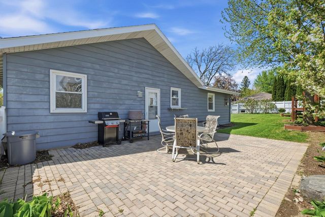 517 Hillcrest Drive, Waunakee, WI 53597