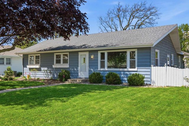 517 Hillcrest Drive, Waunakee, WI 53597