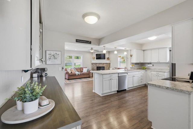 517 Hillcrest Drive, Waunakee, WI 53597