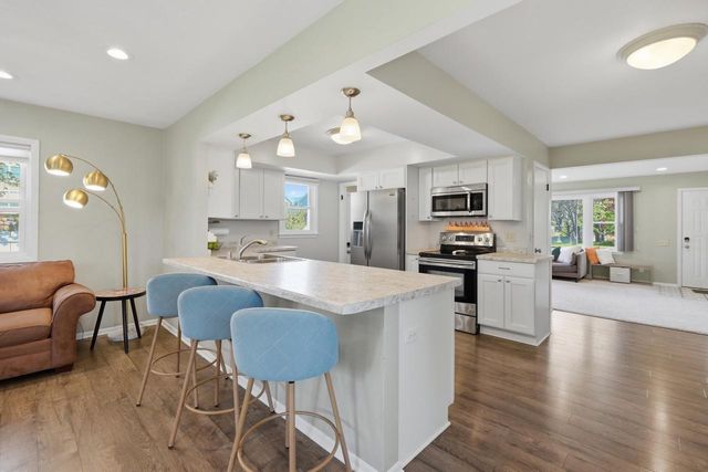 517 Hillcrest Drive, Waunakee, WI 53597