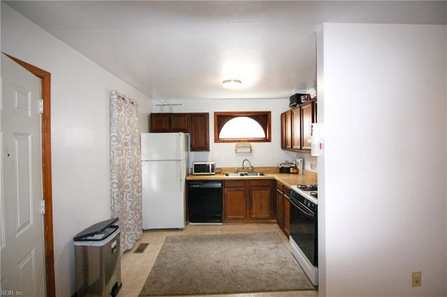121 Broad ST, Portsmouth, VA 23707