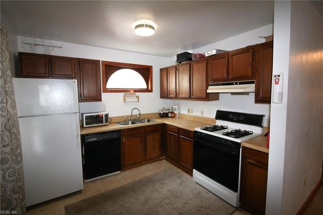 121 Broad ST, Portsmouth, VA 23707