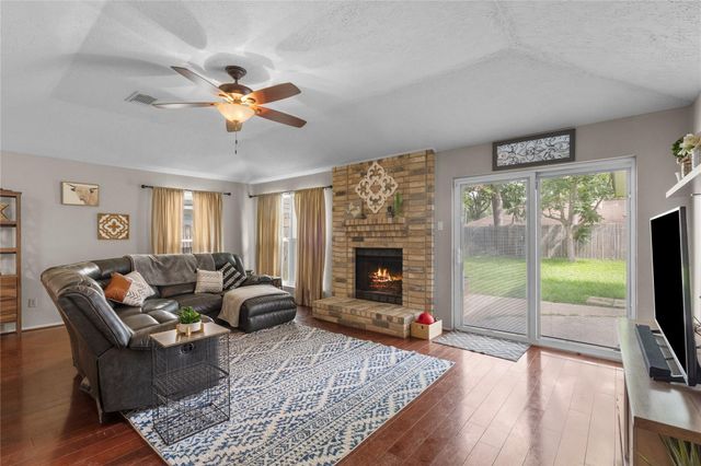 2906 Laurelridge Drive, League City, TX 77573