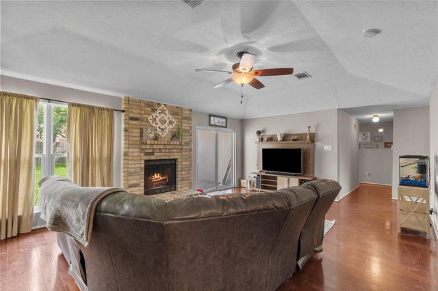 2906 Laurelridge Drive, League City, TX 77573