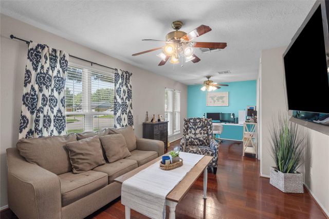 2906 Laurelridge Drive, League City, TX 77573