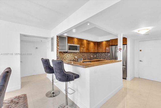 20515 E Country Club Drive 2048, Aventura, FL 33180