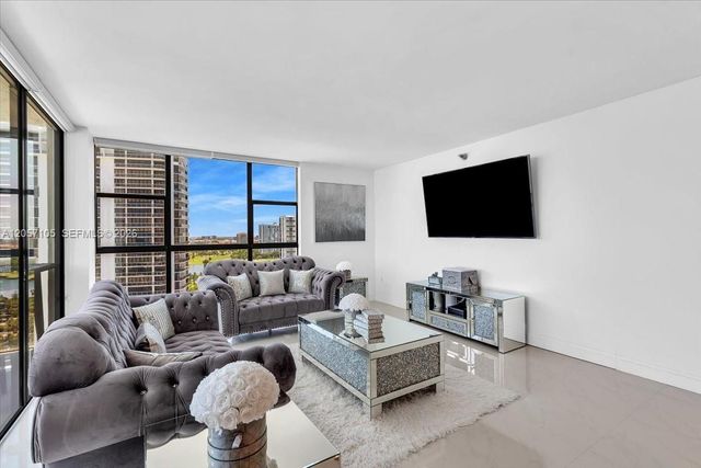 20515 E Country Club Drive 2048, Aventura, FL 33180