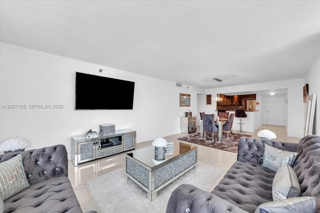 20515 E Country Club Drive 2048, Aventura, FL 33180