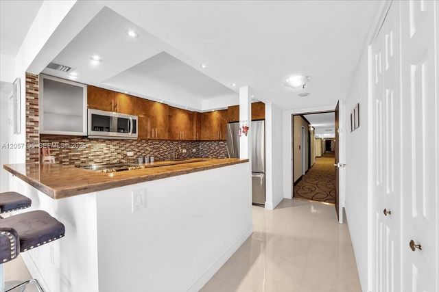 20515 E Country Club Drive 2048, Aventura, FL 33180