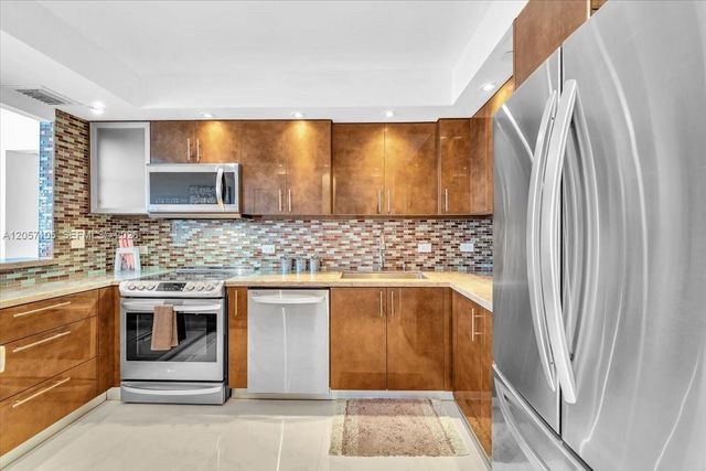 20515 E Country Club Drive 2048, Aventura, FL 33180