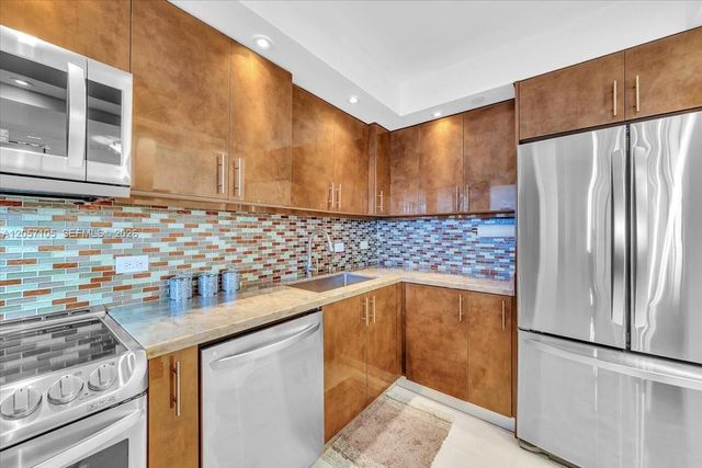 20515 E Country Club Drive 2048, Aventura, FL 33180
