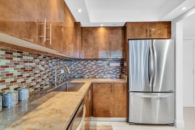 20515 E Country Club Drive 2048, Aventura, FL 33180