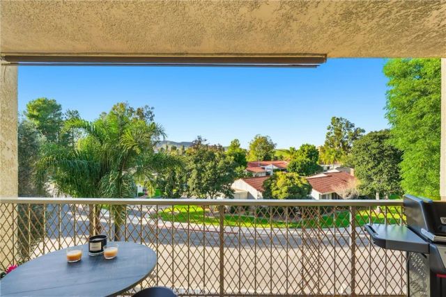 3242 San Amadeo 2D, Laguna Woods, CA 92637