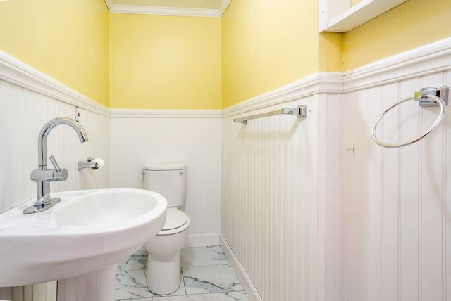 562 Waquoit Hwy, Falmouth, MA 02536
