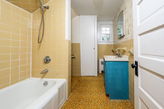 562 Waquoit Hwy, Falmouth, MA 02536