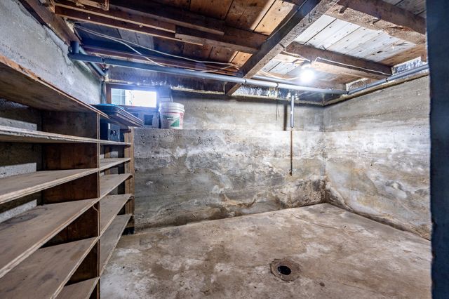 562 Waquoit Hwy, Falmouth, MA 02536