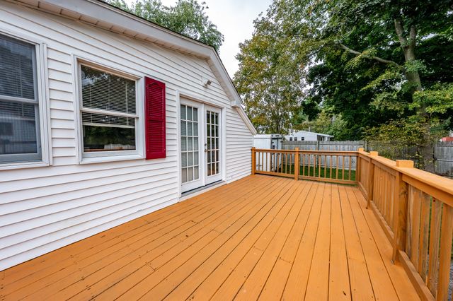 562 Waquoit Hwy, Falmouth, MA 02536