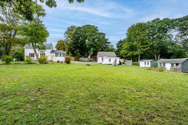 562 Waquoit Hwy, Falmouth, MA 02536