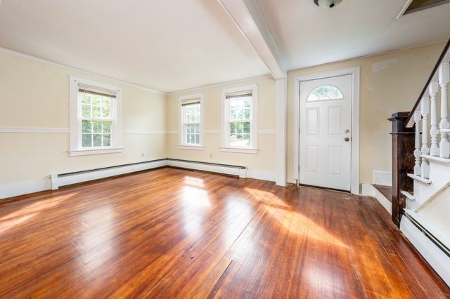 562 Waquoit Hwy, Falmouth, MA 02536