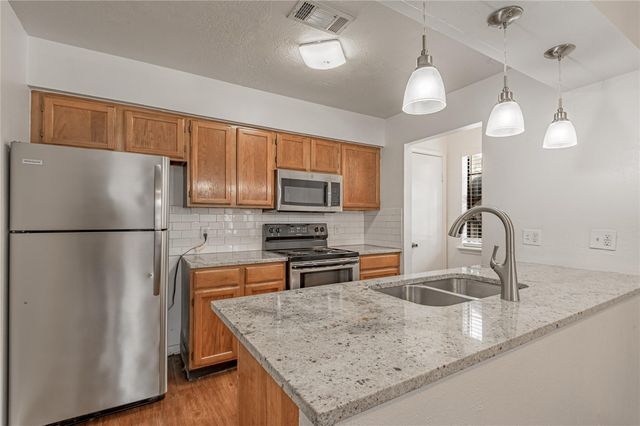 2402 Sycamore Avenue E1, Huntsville, TX 77340