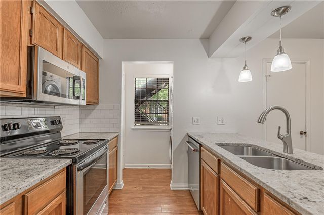 2402 Sycamore Avenue E1, Huntsville, TX 77340