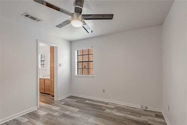 2402 Sycamore Avenue E1, Huntsville, TX 77340