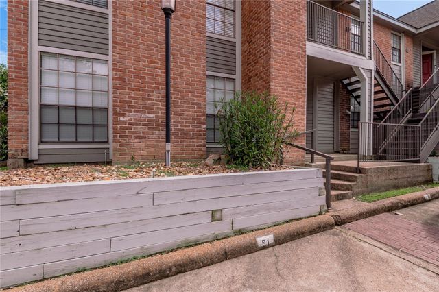 2402 Sycamore Avenue E1, Huntsville, TX 77340