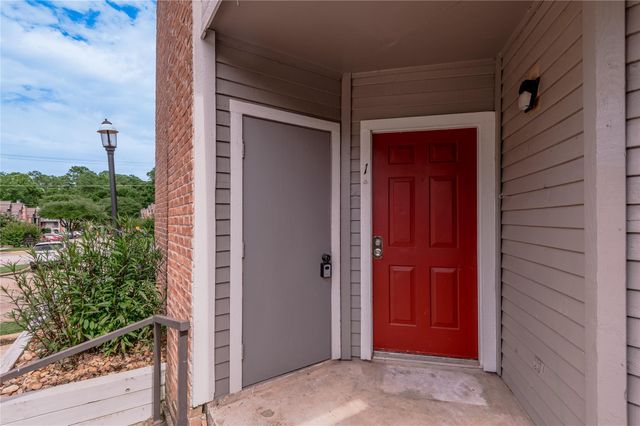 2402 Sycamore Avenue E1, Huntsville, TX 77340
