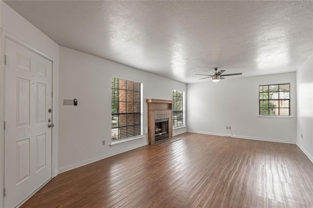 2402 Sycamore Avenue E1, Huntsville, TX 77340