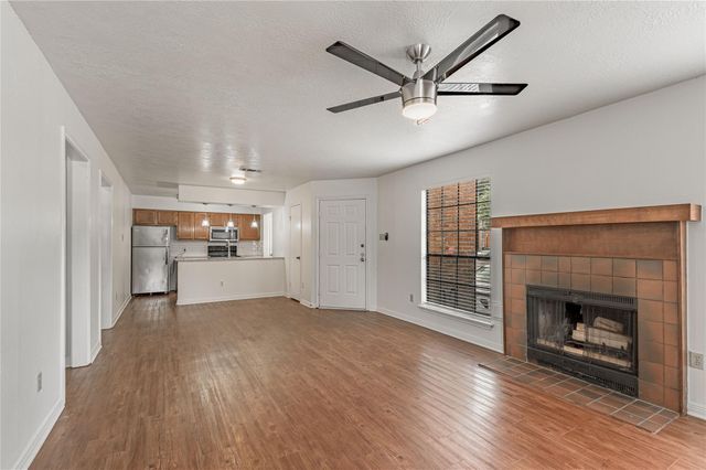2402 Sycamore Avenue E1, Huntsville, TX 77340