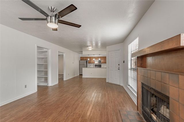 2402 Sycamore Avenue E1, Huntsville, TX 77340